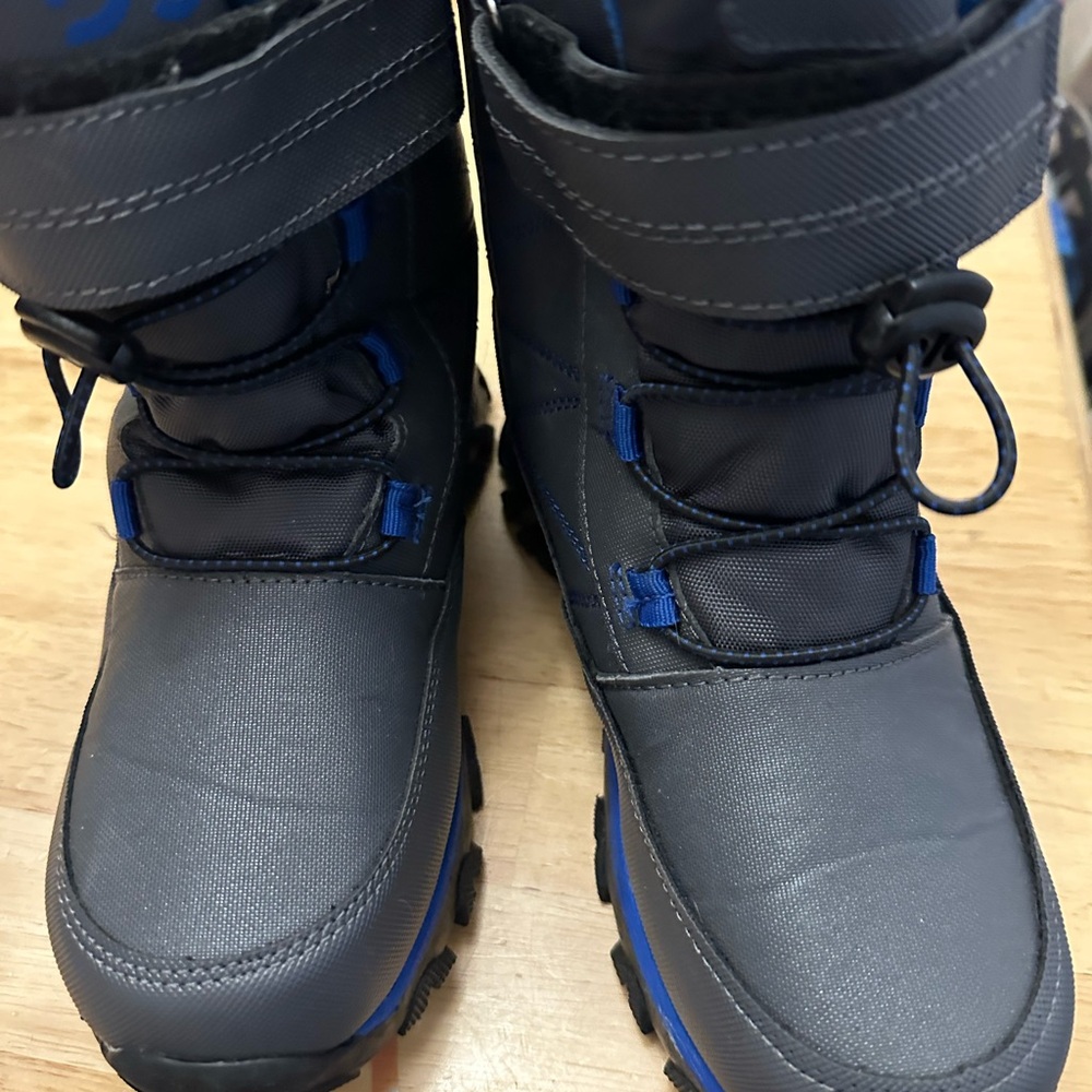 Kids' Waterproof Black and Blue Snow Boots sz 4